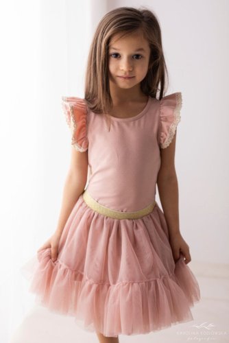 Růžová blůzka s volánky a krajkou