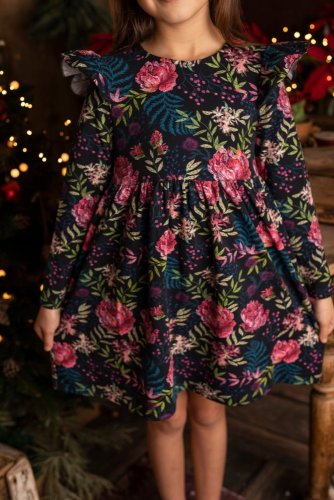 Pohodlné a slušivé šaty s růžovými květy