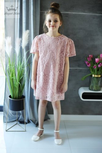 slavnostní krajkové šaty ve starorůžové barvě