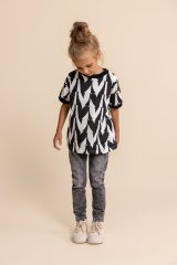 Stylové černobílé tričko s výrazným vzorem