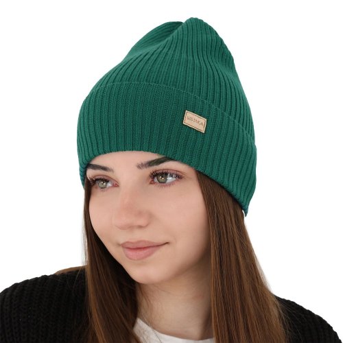 Stylová zimní čepice Sophie v tmavě zelené