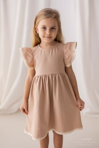 Dívčí  šaty pro všechny paradnice, jsou zdobeny krasnou krajkou- značka Lily grey