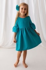 Lehké tyrkysové šaty pro holčičky v boho stylu.