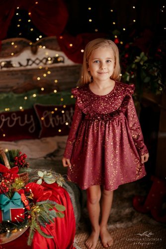 Elegantní dívčí šaty Lily Grey – bordó odstín se zlatým leskem pro výjimečné chvíle