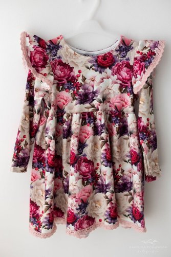 Rozkvetlé šaty pro malé princezny