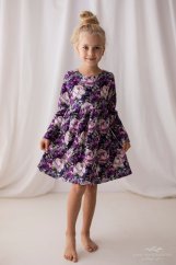 Romantické šaty s bohatým květinovým vzorem