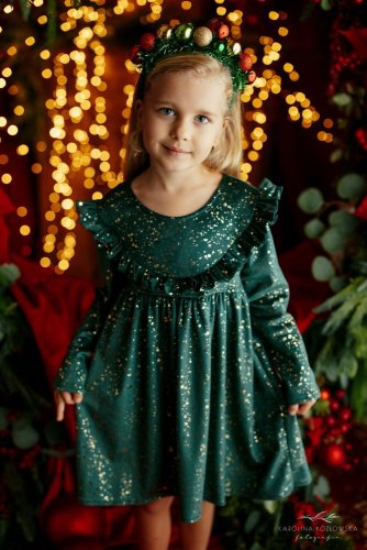 Zelené dívčí šaty Lily Grey se zlatým efektem – kouzlo Vánoc v každém detailu