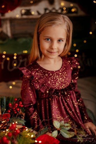 Třpytivé šaty pro holčičky – měkký semiš a dokonalý slavnostní vzhled