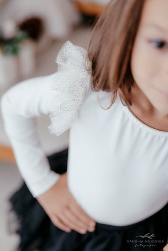 Dívčí krémová blůzka s tylovým volánem a zlatými třpytkami.- Lily Grey