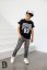 Šedé kalhoty s trendy detaily a pružným pasem – skvělý doplněk do chlapeckého šatníku. | Malvinka.cz