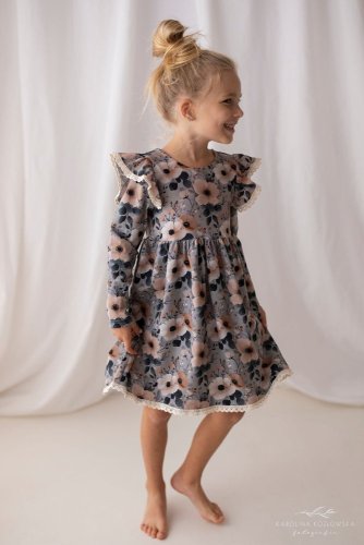 Dívčí šaty s volánky – Jemná květinová elegance/malvinka.cz