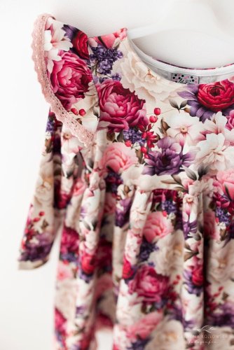 Květinové šaty plné něžnosti a elegance