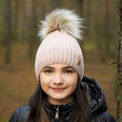 Trendy čepice s velkou bambulí – ideální na zimu