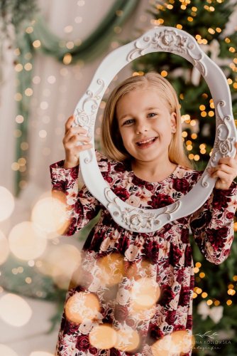 Vínové růže, volánky a úsměv od ucha k uchu/malvinka.cz