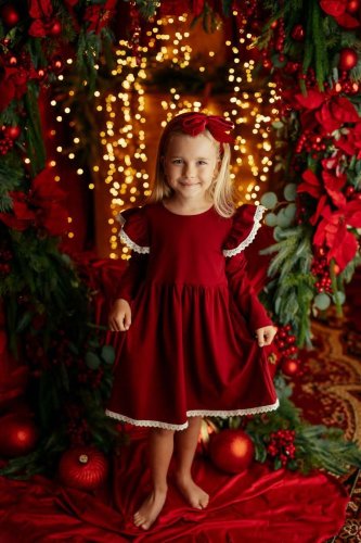 Dívčí šaty tmavě červenou barvu s nádechem do vínové Lily Grey s krajkou