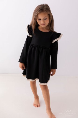 Dívčí černé šaty s dlouhým rukávem a krajkou, elegantní model z bavlny a elastanu.