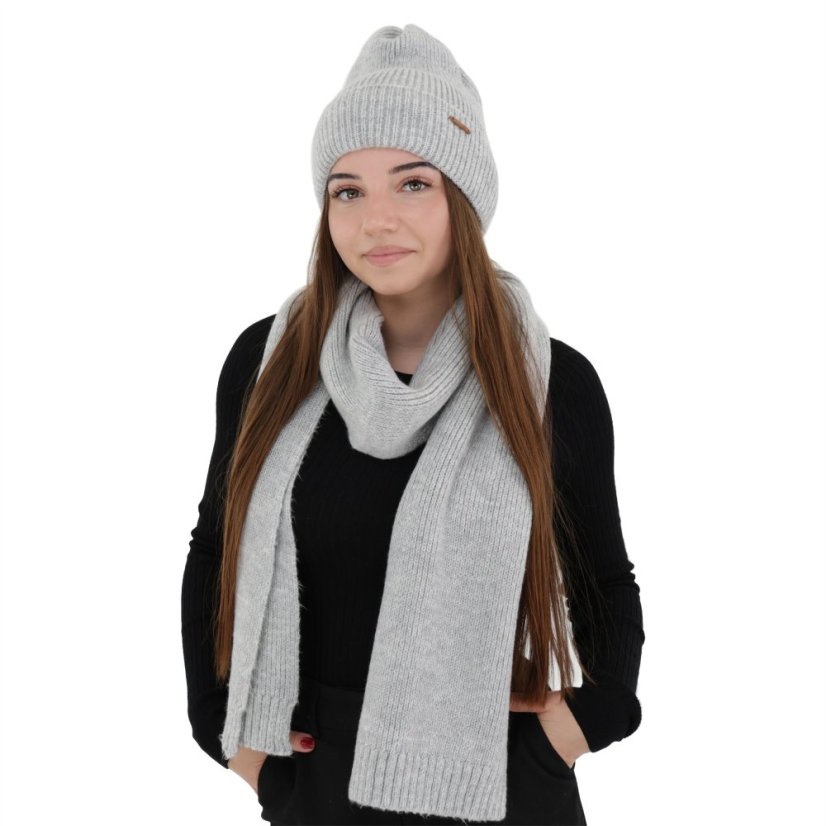 Stylová dámská zimní čepice a šála – hřejivý set pro chladné dny
