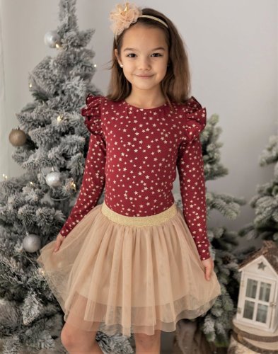 Dívčí červená blůzka se zlatými hvězdami – elegantní volba na svátky i každodenní nošení