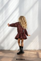 Moderní šaty v hravém designu MashMnie Moderní šaty v hravém designu MashMnie