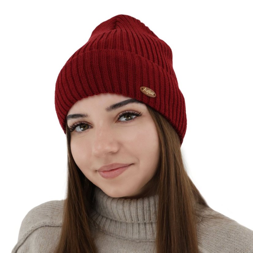 Stylová dámská zimní čepice v bordó barvě