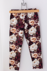 Stylové legíny s vínovým květinovým vzorem Stylové legíny s vínovým květinovým vzorem