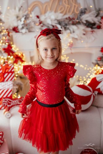 Červená dívčí bluzka se zlatými třpytkami