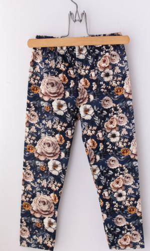 Stylové legíny s růžemi – pohodlí a elegance pro každý den