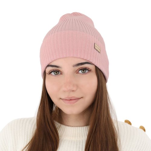 Minimalistická béžová čepice Sophie – ideální na chladné dny