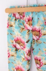 Dívčí legíny s růžovými květy na tyrkysovém podkladu – pohodlí a styl v jednom/malvinka.cz Dívčí legíny s růžovými květy na tyrkysovém podkladu – pohodlí a styl v jednom/malvinka.cz