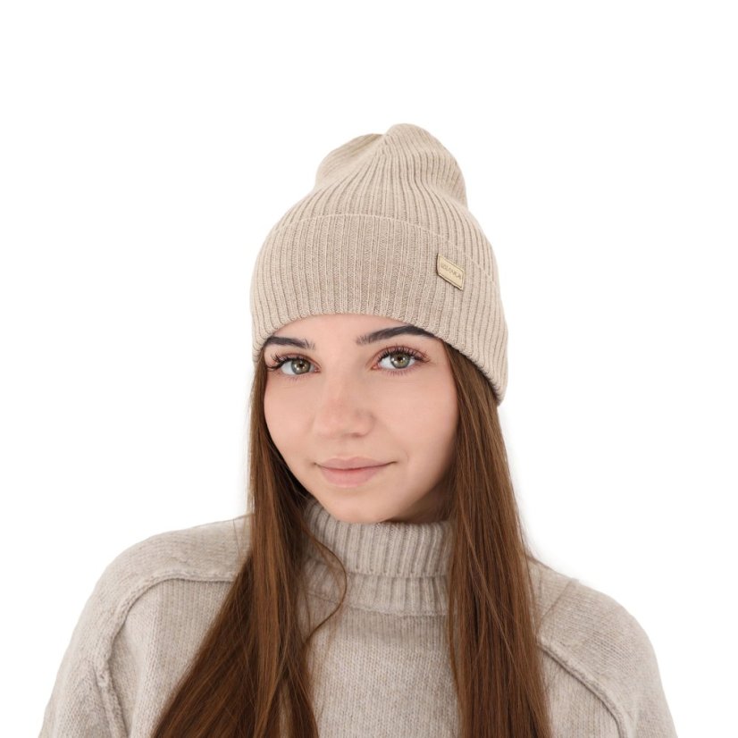 Elegantní béžová dámská čepice Sophie – jemná merino vlna Elegantní béžová dámská čepice Sophie – jemná merino vlna