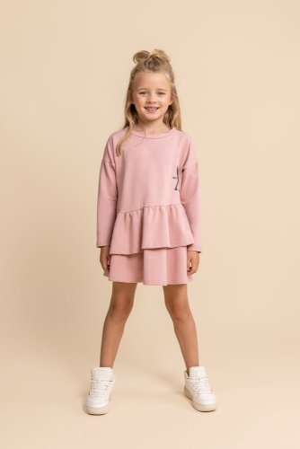 Roztomilé volánové šaty v pudrově růžové barvě