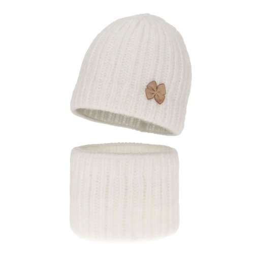 Dívčí zimní komplet Ingrid v bílé barvě. Hřejivá žebrovaná čepice s mašlí a ladící nákrčník (tunel) pro dívky.