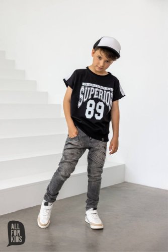 Šedé kalhoty s trendy detaily a pružným pasem – skvělý doplněk do chlapeckého šatníku. | Malvinka.cz