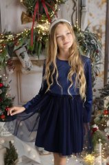 Dívčí slavnostní šaty Marta v tmavě modré s jemným semišovým efektem a tylovou sukní.