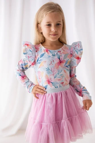 Dívčí blůzka s pastelovým květinovým vzorem a volánkovými rukávy