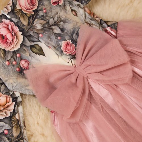 Slavnostní šaty pro holčičky – květinový vzor, tyl a mašle