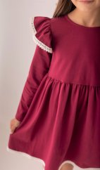 Dívčí malinové šaty s krajkou Dívčí malinové šaty s krajkou