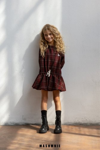 Stylové kostkované šaty s volánovou sukní