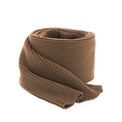 Hnědý pánský zimní šátek Brayan z jemné merino vlny, elegantně srolovaný, s viditelnou strukturou žebrovaného úpletu.