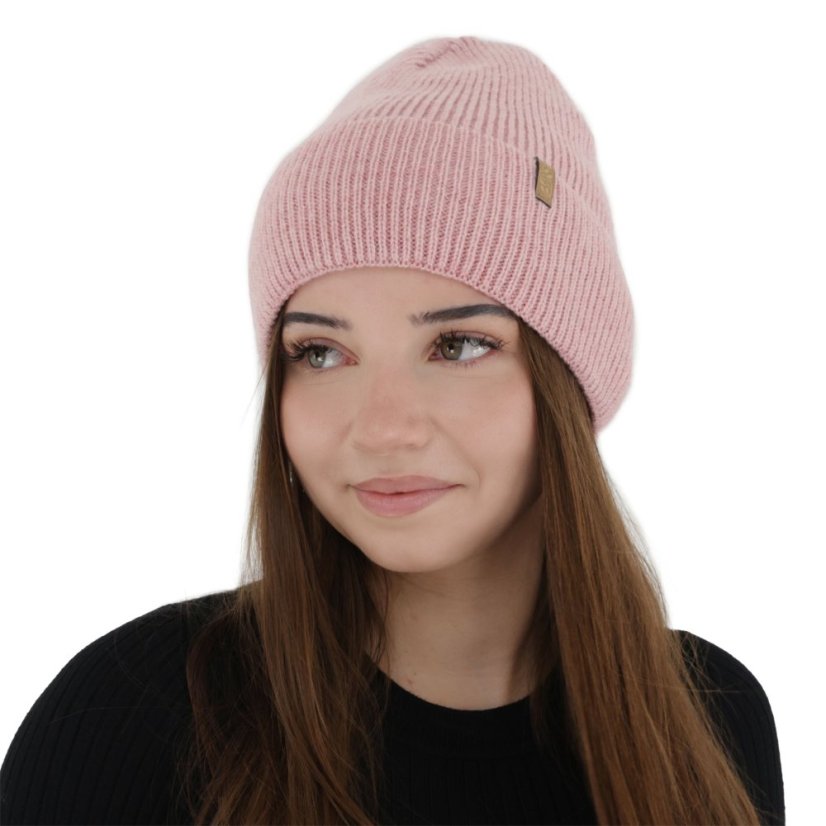 Jednoduchá a stylová – čepice, která doladí každý zimní look Jednoduchá a stylová – čepice, která doladí každý zimní look
