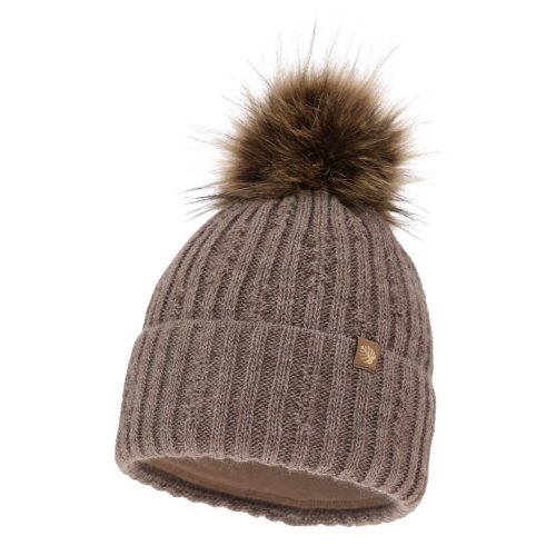 Trendy čepice s bambulí – ideální společník do chladných dnů