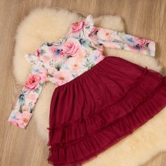 Půvabné šaty s mašlí a bohatou sukní pro výjimečné chvíle.