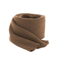 Hnědý pánský zimní šátek Brayan z jemné merino vlny, elegantně srolovaný, s viditelnou strukturou žebrovaného úpletu.