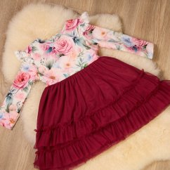 Květinové dívčí šaty s růžovou sukní – kombinace stylu a něhy. Květinové dívčí šaty s růžovou sukní – kombinace stylu a něhy.