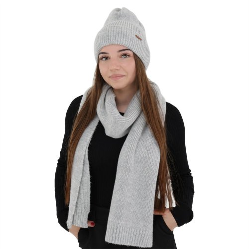 Stylová dámská zimní čepice a šála – hřejivý set pro chladné dny