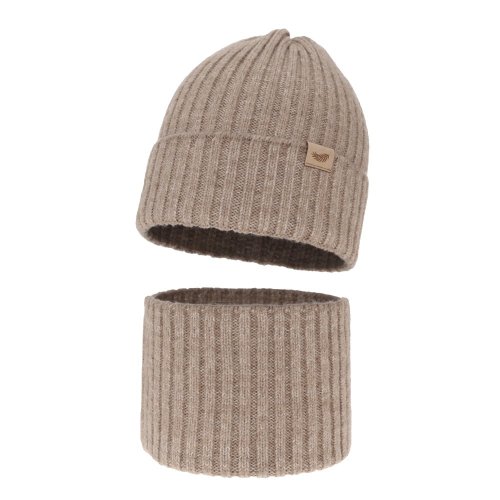 hnědý dětský žebrovaný zimní set Karmina, obsahující čepici s decentní záplatou a ladící nákrčník (tunel)