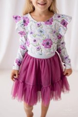 Dívčí blůzka s fialovými květy a volánky