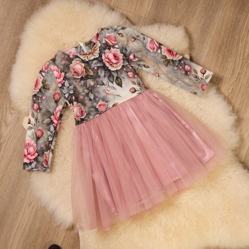 Šaty s růžovým tylem a květinovým vzorem – pro malé princezny