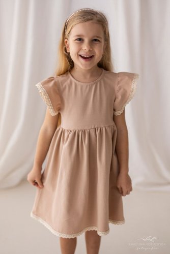 Dívčí šaty v béžové barvě malvinka.cz 