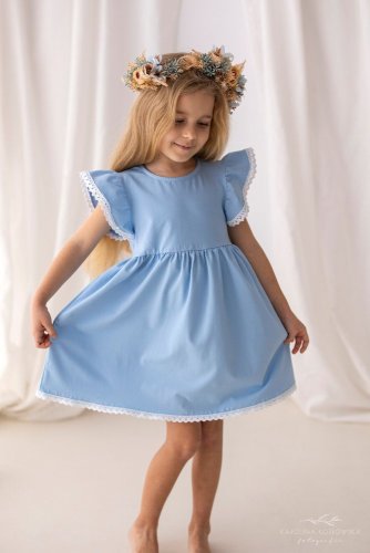 elegance šatů, modrá barva, zdobeno krajkou, Lily grey. malvinka.cz